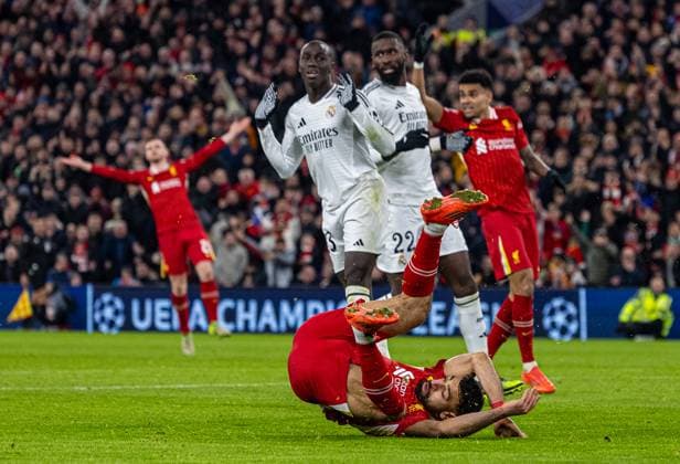 Football - UEFA Champions League - League Phase - Liverpool FC v Real Madrid CF LIVERPOOL, ENGLAND - Wednesday, November 27, 2024: Liverpool s Mohamed Salah (L) is fouled by Real Madrid s Ferland Mendy for a penalty during the UEFA Champions League game between Liverpool FC and Real Madrid CF at Anfield. (Photo by David Rawcliffe Propaganda) LIVERPOOL Anfield MERSEYSIDE ENGLAND  Copyright: xDavidxRawcliffex P2024-11-27-Liverpool_Madrid-51