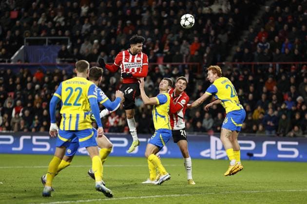 EINDHOVEN - (l-r) Ricardo Pepi of PSV Eindhoven, Valeriy Bondar of FK Shakhtar Donetsk, Guus Til of PSV Eindhoven, Yukhym Konoplia of FK Shakhtar Donetsk during the UEFA Champions league match between PSV Eindhoven and Shakhtar Donetsk at Phillips stadium on Nov. 27, 2024 in Eindhoven, Netherlands. ANP MAURICE VAN STEEN UEFA Champions League 2024 25 League Phase MD5 2024 25 xVIxANPxSportx xxANPxIVx 514411269 originalFilename: 514411269.jpg