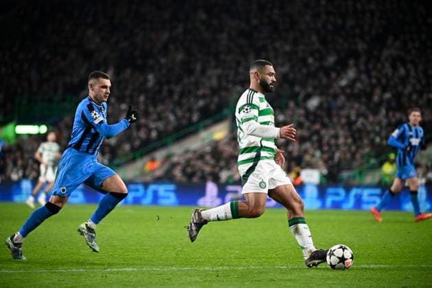 Celtic v Club Brugge - UEFA Champions League GLASGOW, SCOTLAND - NOVEMBER 27 : Jutgla Ferran forward of Club Brugge chasing Carter-Vickers Cameron defender of Celtic FC during the UEFA Champions League phase matchday 5 between Celtic and Club Brugge on November 27, 2024 in Glasgow, Scotland, 27 11 2024 Glasgow Scotland  Copyright: xPeterxDexVoechtx