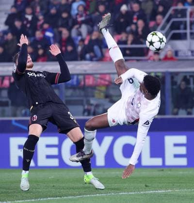November 28, 2024, Bologna, Bologna, ITALY: During the Champions League match 27 11 2024 Football match between FC Bologna vs SC Lille at the Dall Ara stadium in Bologna..In the Photo: .Federico Ravaglia of Bologna FC - Jonathan David of Lille OSC Bologna ITALY - ZUMAs236 20241128_aap_s236_013 Copyright: xFabioxSassox
