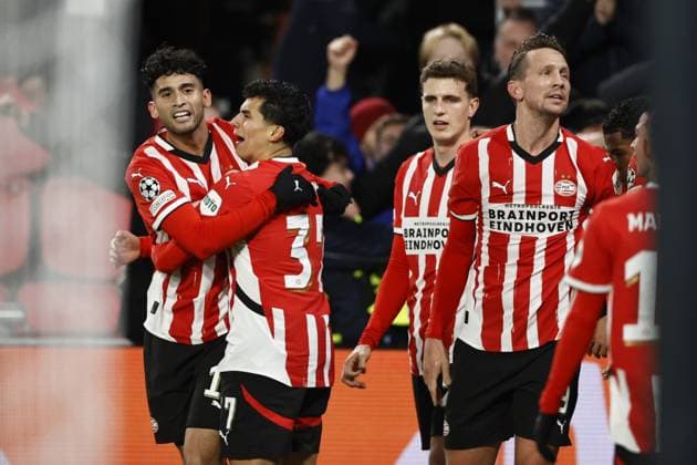 EINDHOVEN - (l-r) Ricardo Pepi of PSV Eindhoven, Richard Ledezma of PSV Eindhoven, Guus Til of PSV Eindhoven, Luuk de Jong of PSV Eindhoven celebrate the 3-2 during the UEFA Champions league match between PSV Eindhoven and Shakhtar Donetsk at Phillips stadium on Nov. 27, 2024 in Eindhoven, Netherlands. ANP MAURICE VAN STEEN UEFA Champions League 2024 25 League Phase MD5 2024 25 xVIxANPxSportx xxANPxIVx 514412661 originalFilename: 514412661.jpg