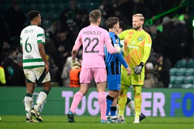 Celtic v Club Brugge - UEFA Champions League GLASGOW, SCOTLAND - NOVEMBER 27 : Schmeichel Kasper goalkeeper of Celtic FC talks with Nielsen Casper midfielder of Club Brugge during the UEFA Champions League phase matchday 5 between Celtic and Club Brugge on November 27, 2024 in Glasgow, Scotland, 27 11 2024 Glasgow Scotland  Copyright: xPeterxDexVoechtx