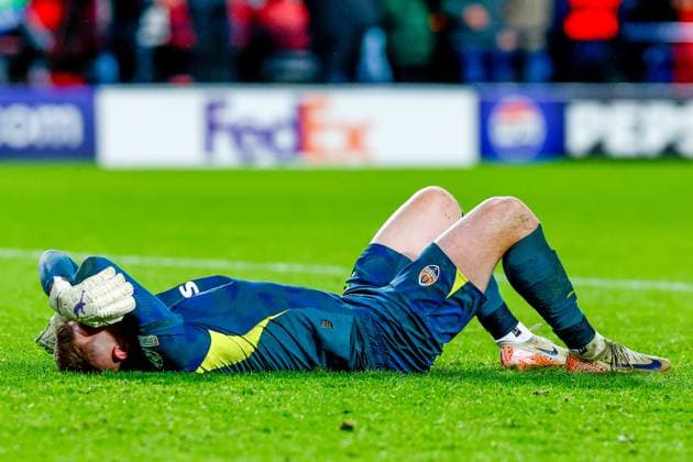 EINDHOVEN, 27-11-2024, Philips Stadium, UEFA Champions League season 2024 25, match between PSV and Sjachtar Donetsk, Sjachtar Donetsk goalkeeper Dmytro Riznyk dejected after the 3-2 PSV - Sjachtar Donetsk  x26840087x Copyright: