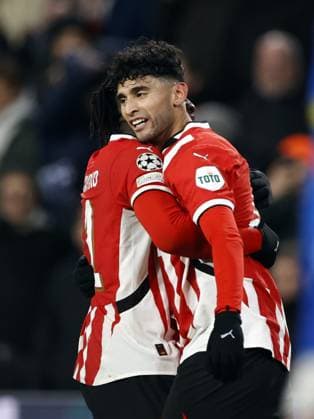 EINDHOVEN - (l-r) Johan Bakayoko of PSV Eindhoven, Ricardo Pepi of PSV Eindhoven celebrate the 3-2 during the UEFA Champions league match between PSV Eindhoven and Shakhtar Donetsk at Phillips Stadium on Nov. 27, 2024 in Eindhoven, Netherlands. ANP MAURICE VAN STEEN UEFA Champions League 2024 25 League Phase MD5 2024 25 xVIxANPxSportx xxANPxIVx 514413122 originalFilename: 514413122.jpg