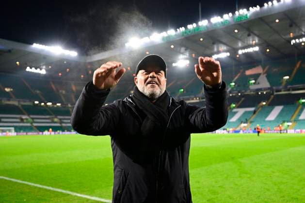 Celtic v Club Brugge - UEFA Champions League GLASGOW, SCOTLAND - NOVEMBER 27 : Verhaeghe Bart president of Club Brugge greeting the fans during the UEFA Champions League phase matchday 5 between Celtic and Club Brugge on November 27, 2024 in Glasgow, Scotland, 27 11 2024 Glasgow Scotland  Copyright: xPeterxDexVoechtx
