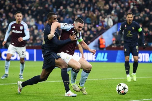 UEFA Champions League,League Phase MD5 Aston Villa v Juventus John McGinn of Aston Villa holds off Pierre Kalulu of Juventus during the UEFA Champions League,League Phase MD5 match Aston Villa vs Juventus at Villa Park, Birmingham, United Kingdom, 27th November 2024 (Photo by Gareth Evans News Images) Birmingham Villa Park West Midlands United Kingdom Copyright: xGarethxEvans NewsxImagesx