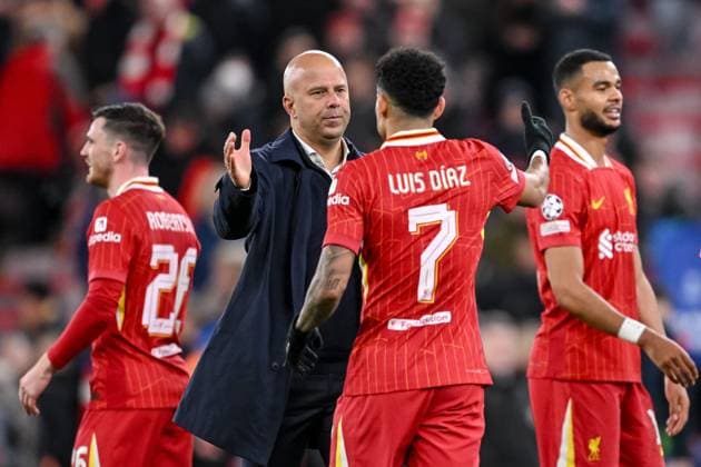 Coach Arne Slot Liverpool FC and Luis Diaz Liverpool FC high five each other during the UEFA Champions League 2024 25 League Phase MD5 match between Liverpool FC and Real Madrid C F at Anfield on November 27, 2024 in Liverpool, England Defodi 541 LIVREA20241127 066 Defodi-541