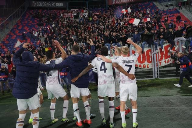 Lille s players celebrates at the end of the Uefa Champions League soccer match between Bologna f.c. and Losc Lille won 1-2 at the Dall Ara Stadium, Bologna, northern Italy, Wednesday, November 27, 2024. - Soccer - (Photo Michele Nucci - LaPresse)  Copyright: xMichelexNucci LaPressex