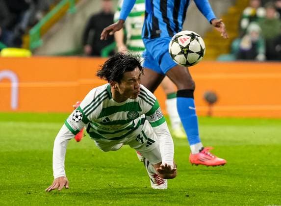 Reo Hatate of Celtic heads at goal. Celtic v Club Brugge, UEFA Champions League, Group Stage, Football, Celtic Park, Glasgow, Scotland, UK - 27 Nov 2024 EDITORIAL USE ONLY No use with unauthorised audio, video, data, fixture lists, club league logos or live services. Online in-match use limited to 120 images, no video emulation. No use in betting, games or single club league player publications. Copyright: xStuartxWallace Shutterstockx 14945035co