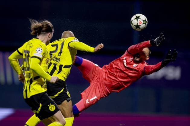 GNK Dinamo v Borussia Dortmund - UEFA Champions League 2024 25 League Phase MD5 Goalkeeper of Dinamo Zagreb defends a goal during the UEFA Champions League 2024 25 League Phase MD5 match between GNK Dinamo Zagreb and Borussia Dortmund at Maksimir stadium on November 27, 2024 in Zagreb, Croatia.  LukaxStanzl PIXSELL