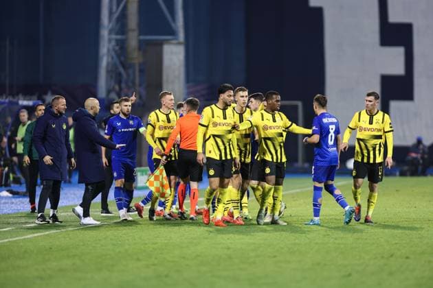 Zagreb, 27.11.2024. - Maksimir Stadium, UEFA CHAMPIONS LEAGUE - 2024 25, League phase, Matchday 5; GNK Dinamo - Borussia Dortmund. Players arguing with referee. GNK Dinamo - Borussia Dortmund 