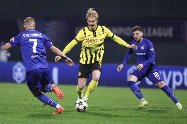 Zagreb, Croatia, 271124. Players Julian Brandt and Martin Baturina at the match of the 5th round of the UEFA Champions League, GNK Dinamo - Borussia Dortmund. Photo: Josip Bandic CROPIX Zagreb Copyright: xxJosipxBandicx xCROPIXx jb_dinamo_borussia9-271124_2