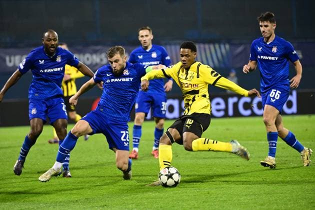 Zagreb, Croatia, 271124. Players Stefan Ristovski and Julien Duranville at the match of the 5th round of the UEFA Champions League, GNK Dinamo - Borussia Dortmund. Photo: Goran Mehkek CROPIX Zagreb Croatia Copyright: xxGoranxMehkekx xCROPIXx gm_dinamo_borussia81-271124