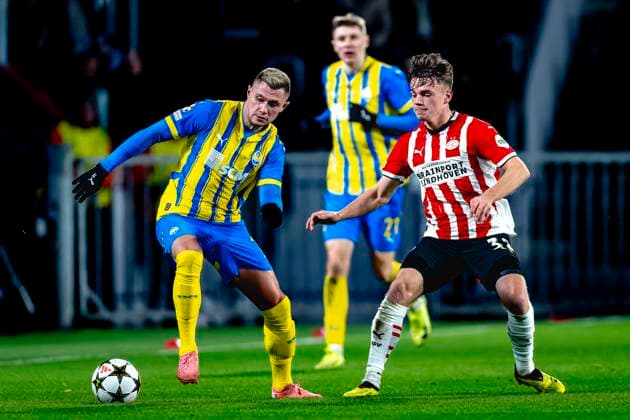Shakhtar midfielder Georgiy Sudakov, PSV Eindhoven defender Matteo Dams during the match PSV Shakhtar at the Philips stadium for the UEFA Champions League League phase Matchday 5 season 2024 2025 in EINDHOVEN, Netherlands on 27 november 2024, photo by Marcel van Dorst EYE4images DeFodi Images Defodi 746 202054 Defodi-746