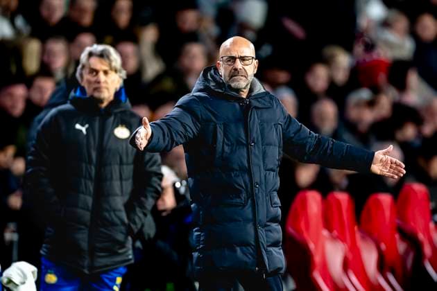 PSV Eindhoven trainer Peter Bosz during the match PSV Shakhtar at the Philips stadium for the UEFA Champions League League phase Matchday 5 season 2024 2025 in EINDHOVEN, Netherlands on 27 november 2024, photo by Marcel van Dorst EYE4images DeFodi Images Defodi 746 202092 Defodi-746