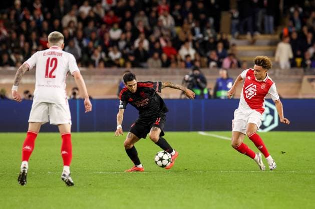 CALCIO - UEFA Champions League - Monaco vs Benfica Angel Di Maria ( 11 - SL Benfica) in action against Eliesse Ben Seghir ( 7 - AS Monaco) during Monaco vs Benfica, UEFA Champions League football match in Monaco, PrincPhoto by IPA ABACAPRESS.COMlity of Monaco, November 27 2024 Monaco  Copyright: xIPAxSport ABACAx