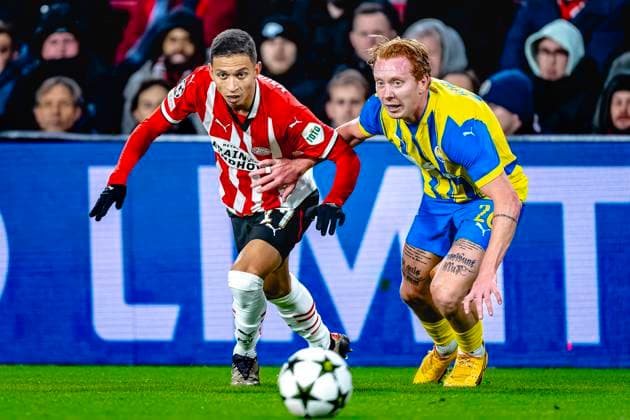 PSV Eindhoven defender Mauro Junior, Shakhtar defender Yukhym Konoplia during the match PSV Shakhtar at the Philips stadium for the UEFA Champions League phase Matchday 5 season 2024 2025 in EINDHOVEN, Netherlands on 27 november 2024, photo by Marcel van Dorst EYE4images DeFodi Images Defodi 746 202077 Defodi-746