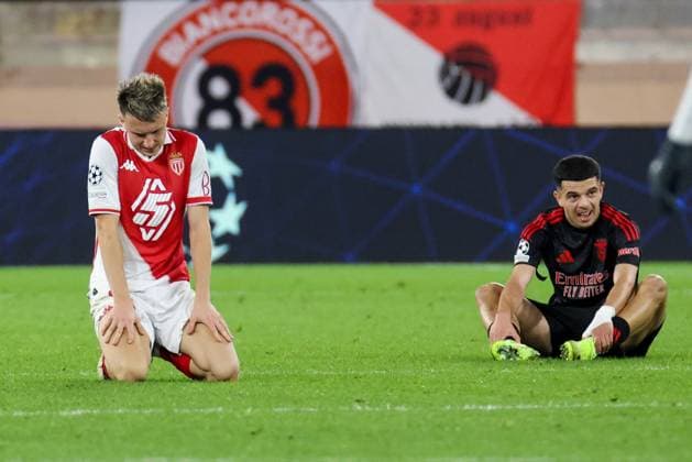 CALCIO - UEFA Champions League - Monaco vs Benfica Aleksandr Golovin ( 10 - AS Monaco) exausted and sad at the end of the match during Monaco vs Benfica, UEFA Champions League football match in Monaco, PrincPhoto by IPA ABACAPRESS.COMlity of Monaco, November 27 2024 Monaco  Copyright: xIPAxSport ABACAx