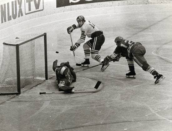 Archivbilder der Woche SPORT KW47 VM 1977 i Wien. Sverige-Sovjet, match action. Roland Eriksson, ishockeyspelare Sverige landslaget, gör andra malet i matchen. WIEN,ÖSTERRIKE WIEN,ÖSTERRIKE x2512x *** World Cup 1977 in Vienna Sweden Soviet Union, match action Roland Eriksson, Ice hockey, Eishockey player Sweden national team, Nationalteam makes second goal in the match VIENNA,AUSTRIA VIENNA,AUSTRIA x2512x  Copyright: xGunnarxBergkrantz Aftonbladet TTx VM 1977 i Wien, Sverige-Sovjet xx *** World Cup 1977 in Vienna Sweden Soviet Union, match action Roland Eriksson, ice hockey player Sweden national team, makes second goal in the match WIEN,ÖSTERRIKE WIEN,ÖSTERRIKE x2512x World Cup 1977 in Vienna Sweden Soviet Union, match action Roland Eriksson, ice hockey player Sweden national team, makes second goal in the match VIENNA,AUSTRIA VIENNA,AUSTRIA x2512x  Copyright xGunnarxBergkrantz Aftonbladet TTx World Cup 1977 in Vienna, Sweden Soviet xx  Copyright: xIMAGO GunnarxBergkrantz Aftonbladet TTx imago images 0780094591
