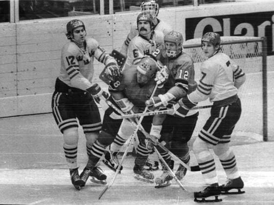 Archivbilder der Woche SPORT KW48 VM 1977 i Wien. Sverige-Västtyskland, 7-1, match action. Roland Eriksson, Mats Waltin och Stefan Persson, ishockeyspelare Sverige landslaget. I bakgrunden syns även malvakten Göran Högosta. WIEN,ÖSTERRIKE WIEN,ÖSTERRIKE x2512x *** World Cup 1977 in Vienna Sweden West Germany, 7 1, match action Roland Eriksson, Mats Waltin and Stefan Persson, Ice hockey, Eishockey players Sweden national team, Nationalteam In the background is also the goalkeeper Göran Högosta VIENNA,AUSTRIA VIENNA,AUSTRIA x2512x  Copyright: xGunnarxBergkrantz Aftonbladet TTx VM 1977 i Wien, Sverige-Västtyskland xx *** World Cup 1977 in Vienna Sweden West Germany, 7 1, match action Roland Eriksson, Mats Waltin and Stefan Persson, ice hockey players Sweden national team In the background is also the goalkeeper Göran Högosta WIEN,ÖSTERRIKE WIEN,ÖSTERRIKE x2512x World Cup 1977 in Vienna Sweden West Germany, 7 1, match action Roland Eriksson, Mats Waltin and Stefan Persson, ice hockey players Sweden national team In the background is also the goalkeeper Göran Högosta VIENNA,AUSTRIA VIENNA,AUSTRIA x2512x  Copyright xGunnarxBergkrantz Aftonbladet TTx World Cup 1977 in Vienna, Sweden West Germany xx  Copyright: xIMAGO GunnarxBergkrantz Aftonbladet TTx imago images 0780110555