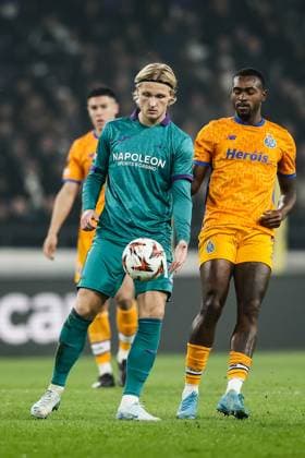 Anderlecht s Kasper Dolberg Rasmussen pictured in action during a soccer game between Belgian RSC Anderlecht and Portuguese FC Porto, Thursday 28 November 2024 in Brussels, on the fifth day of the group stage of the UEFA Europa League tournament. BRUNOxFAHY  x106697214x