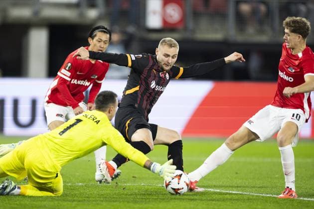 ALKMAAR - Sven Mijnans of AZ Alkmaar scores the 1-0 during the UEFA Europa League match between AZ Alkmaar and Galatasaray at AFAS stadium on Nov. 28, 2024 in Alkmaar, Netherlands. ANP KOEN VAN WEEL UEFA Europa League 2024 25 League Phase MD5 2024 25 xVIxANPxSportx xxANPxIVx 514456089 originalFilename: 514456089.jpg