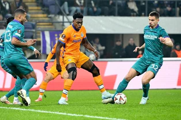 RSC Anderlecht v FC Porto - UEFA Europa League ANDERLECHT, BELGIUM - NOVEMBER 28 : Samu forward of FC Porto, Dendoncker Leander defender of RSC Anderlecht during the UEFA Europa League 2024 25 League Phase MD5 match between RSC Anderlecht and FC Porto on November 28, 2024 in Anderlecht, Belgium, 28 11 2024 Anderlecht Belgium  Copyright: xVincentxKalutx