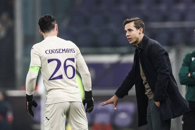 Anderlecht s goalkeeper Colin Coosemans and Anderlecht s head coach David Hubert pictured during a soccer game between Belgian RSC Anderlecht and Portuguese FC Porto, Thursday 28 November 2024 in Brussels, on the fifth day of the group stage of the UEFA Europa League tournament. BRUNOxFAHY  x106697723x