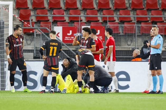 ALKMAAR - 28-11-2024, AFAS Stadium. UEFA Europa League, season 2024 2025 during the match AZ - Galatasaray. Galatasaray goalkeeper Fernando Muslera with an injury AZ - Galatasaray  x26844562x Copyright: