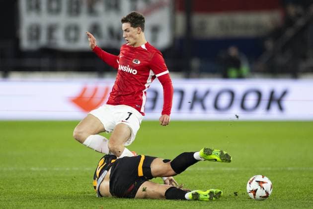 ALKMAAR - (l-r) Ruben van Bommel of AZ Alkmaar, Galatasaray SK goalkeeper Batuhan Ahmet Sen during the UEFA Europa League match between AZ Alkmaar and Galatasaray at AFAS stadium on Nov. 28, 2024 in Alkmaar, Netherlands. ANP KOEN VAN WEEL UEFA Europa League 2024 25 League Phase MD5 2024 25 xVIxANPxSportx xxANPxIVx 514456836 originalFilename: 514456836.jpg
