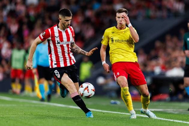 241128 Ander Herrera of Athletic Bilbao and Andri Fannar Baldursson of Elfsborg during the Europa League match between Athletic Bilbao and Elfsborg on November 28, 2024 in Bilbao Photo Bildbyran EXT BILDBYRAN kod XY XZ0198 fotboll football soccer fotball uefa europa league europa league athletic bilbao elfsborg bbeng  Copyright: BILDBYRANxEXT BB241128BB833
