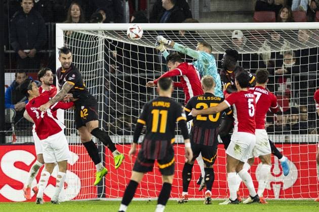 ALKMAAR - AZ Alkmaar goalkeeper Jeroen Zoet during the UEFA Europa League match between AZ Alkmaar and Galatasaray at AFAS stadium on Nov. 28, 2024 in Alkmaar, Netherlands. ANP KOEN VAN WEEL UEFA Europa League 2024 25 League Phase MD5 2024 25 xVIxANPxSportx xxANPxIVx 514457716 originalFilename: 514457716.jpg