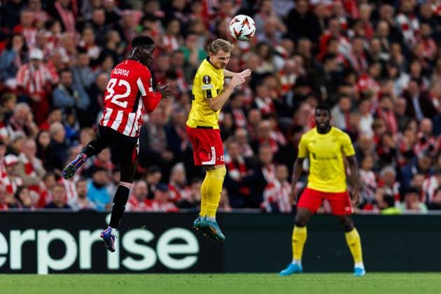 241128 Adama Boiro of Athletic Bilbao and Simon Hedlund of Elfsborg during the Europa League match between Athletic Bilbao and Elfsborg on November 28, 2024 in Bilbao Photo Bildbyran EXT BILDBYRAN kod XY XZ0198 fotboll football soccer fotball uefa europa league europa league athletic bilbao elfsborg bbeng  Copyright: BILDBYRANxEXT BB241128BB847
