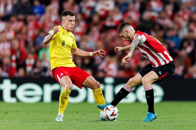 241128 Andri Fannar Baldursson of Elfsborg and Ander Herrera of Athletic Bilbao during the Europa League match between Athletic Bilbao and Elfsborg on November 28, 2024 in Bilbao Photo Bildbyran EXT BILDBYRAN kod XY XZ0198 fotboll football soccer fotball uefa europa league europa league athletic bilbao elfsborg bbeng  Copyright: BILDBYRANxEXT BB241128BB853