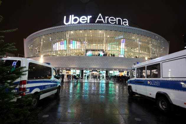DEU, EuroLeague, ALBA vs. Maccabi Tel Aviv, 28.11.2024, Uber-Arena, Berlin, DEU, EuroLeague, ALBA vs. Maccabi Tel Aviv, im Bild Polizei Foto: Juergen Engler nordphoto GmbH *** DEU, EuroLeague, ALBA vs Maccabi Tel Aviv, 28 11 2024, Uber Arena, Berlin, DEU, EuroLeague, ALBA vs Maccabi Tel Aviv, in the picture police photo Juergen Engler nordphoto GmbH nordphotoxGmbHx xEngler nph00076
