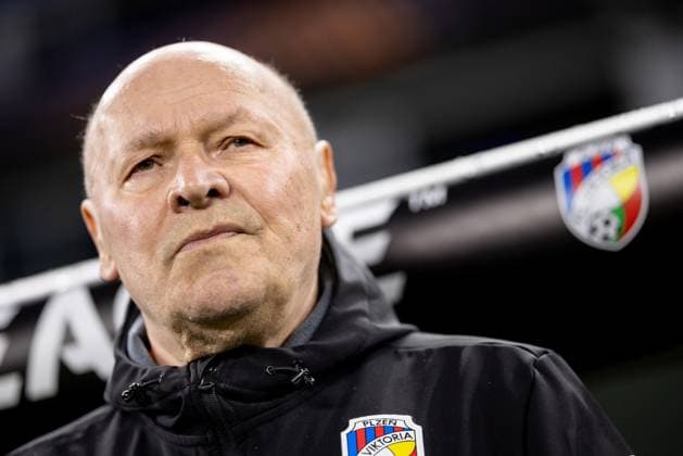 Hamburg, November 28, 2024 Football, UEFA Europa League 2024 25, Dynamo Kiev FC Viktoria Pilsen Miroslav Koubek FC Viktoria Pilsen, Coach