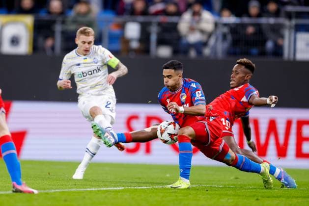Hamburg, 28 November 2024 Football, UEFA Europa League 2024 25, Dynamo Kiev FC Viktoria Pilsen Vitaliy Buyalskyi Dynamo Kiev, 29 , Cheick Souare FC Viktoria Pilsen, 19 , Sampson Dweh FC Viktoria Pilsen, 40
