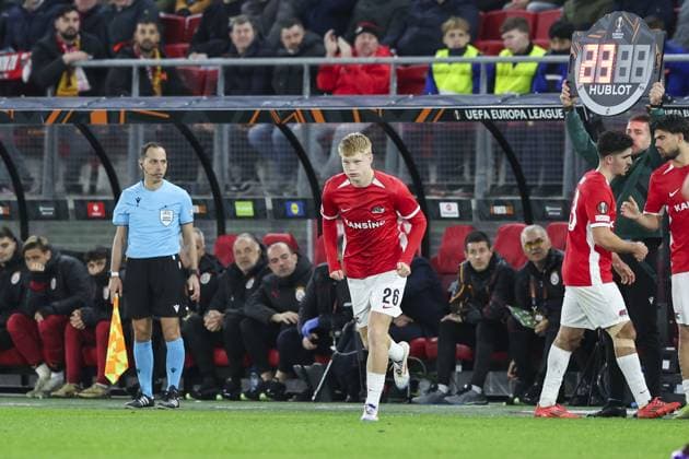 ALKMAAR, 28-11-2024, AFAS Stadium, UEFA Europa League, season 2024 2025. Match between AZ - Galatasaray. AZ player Kees Smit comes on as a substitute AZ - Galatasaray  x26845313x Copyright: