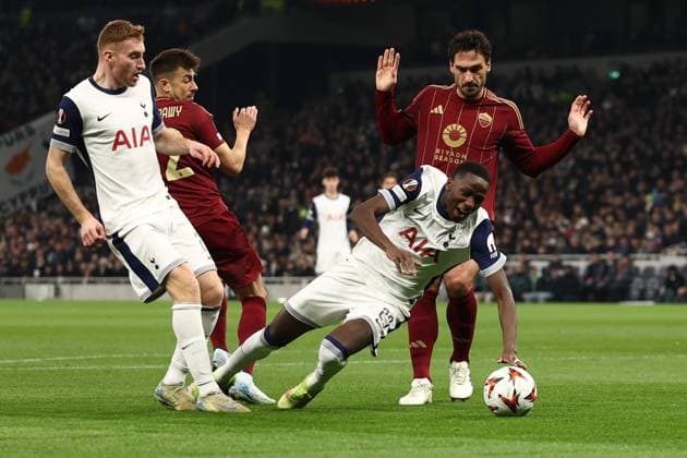 Tottenham Hotspur v Roma Europa League 28 11 2024. Pape Matar Sarr of Tottenham Hotspur is tackled for a penalty during the Europa League match between Tottenham Hotspur and Roma at Tottenham Hotspur Stadium, London, United Kingdom on 28 November 2024. London Tottenham Hotspur Stadium London United Kingdom Editorial use only , Copyright: xPaulxPhelanx PSI-20886-0006