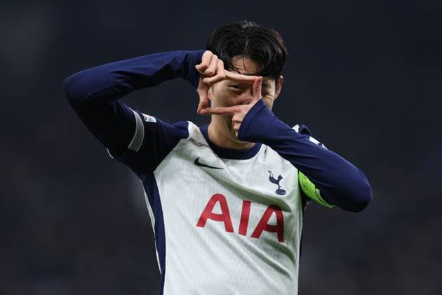 Sport Bilder des Tages London, England, 28th November 2024. Son Heung-Min of Tottenham Hotspur celebrates after scoring the opening goal during the UEFA Europa League match at the Tottenham Hotspur Stadium, London. Picture credit should read: Paul Terry Sportimage EDITORIAL USE ONLY. No use with unauthorised audio, video, data, fixture lists, club league logos or live services. Online in-match use limited to 120 images, no video emulation. No use in betting, games or single club league player publications. SPI-3488-0006