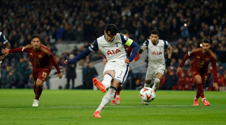 Tottenham Hotspur v AS Roma - UEFA Europa League 2024 25 League Phase MD5 Son Heung-Min of Tottenham Hotspur takes and scores penalty during the UEFA Europa League 2024 25 League Phase MD5 match between Tottenham Hotspur and AS Roma at Tottenham Hotspur Stadium on November 28, 2024 in London, England. London Tottenham Hotspur Stadium England United Kingdom Copyright: xNigelxFrench Sportsphoto APLx 14052973