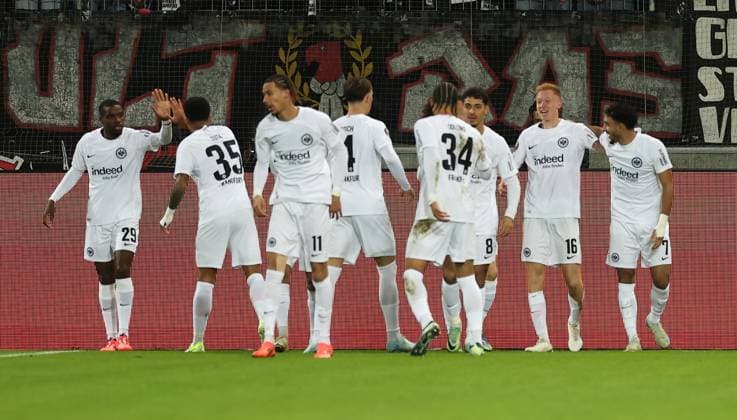 28 11 2024, Football UEFA Europa League, FC Midtjylland Eintracht Frankfurt, emonline, emspor, v l , Goal celebration, celebrate the goal by Hugo Larsson Eintracht Frankfurt , Goal celebration, celebrate the goal DFL DFB REGULATIONS PROHIBIT ANY USE OF PHOTOGRAPHS AS IMAGE SEQUENCES AND OR QUASI VIDEO xdcx Copyright: HMBxMedia Claus