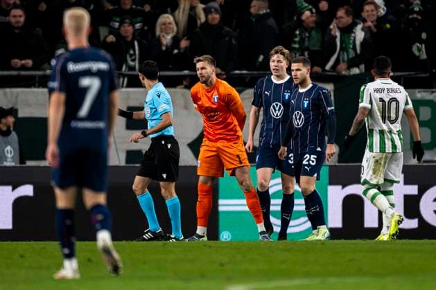 241128 goalkeeper Ricardo Friedrich of Malmö FF during the UEFA Europa League football match between Ferencvaros and Malmö FF on November 28, 2024 in Budapest Photo Petter Arvidson BILDBYRAN kod PA PA0935 fotboll football soccer fotball uefa europa league europa league malmö ff Ferencvaros bbeng  Copyright: PETTERxARVIDSON BB241128PA050