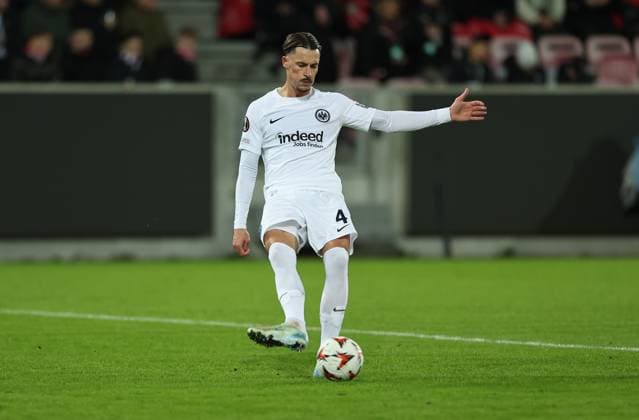 28 11 2024, Football UEFA Europa League, FC Midtjylland Eintracht Frankfurt, emonline, emspor, v l , Robin Koch Eintracht Frankfurt DFL DFB REGULATIONS PROHIBIT ANY USE OF PHOTOGRAPHS AS IMAGE SEQUENCES AND OR QUASI VIDEO xdcx Copyright: HMBxMedia Claus
