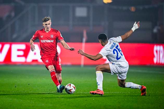 FC Twente defender Max Bruns, Union SG forwarder Anan Khalaili, during the match Twente Union Sint Gillis at the Grolsch Veste for the UEFA Europa League League phase Matchday 5 season 2024 2025 in ENSCHEDE, Netherlands on 28 november 2024, photo by Stefan Koops EYE4images DeFodi Images Defodi 746 202148 Defodi-746