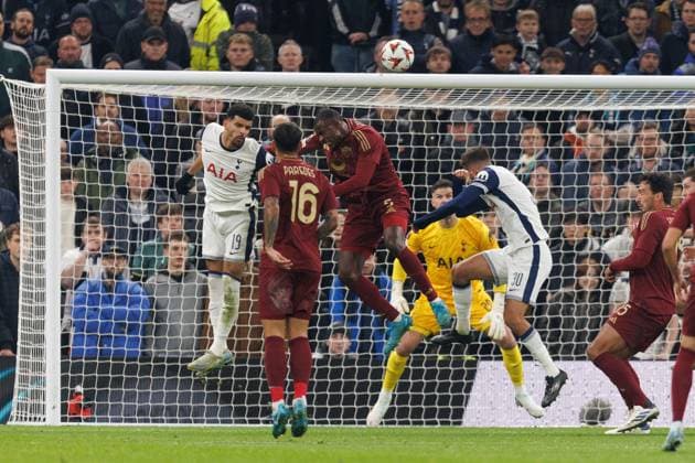 Tottenham Hotspur v Roma Europa League 28 11 2024. GOAL 1-1 Evan Ndicka of Roma scores during the Europa League match between Tottenham Hotspur and Roma at Tottenham Hotspur Stadium, London, United Kingdom on 28 November 2024. London Tottenham Hotspur Stadium London United Kingdom Editorial use only , Copyright: xPaulxPhelanx PSI-20886-0010