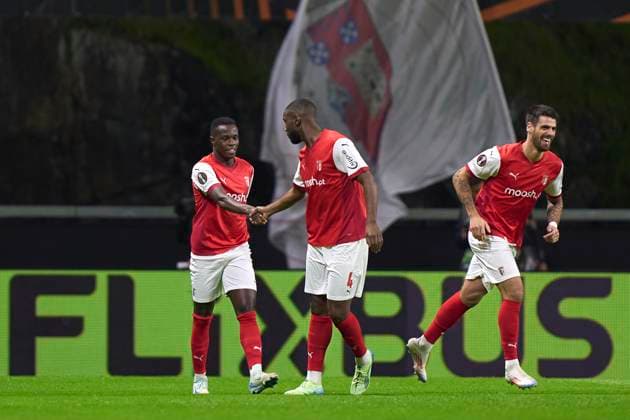 SC Braga v TSG 1899 Hoffenheim - UEFA Europa League 2024 25 League Phase MD5 Armindo Tue Na Bangna Bruma of SC Braga celebrates with Sikou Niakate after scoring his team s first goal during the UEFA Europa League match between SC Braga and TSG 1899 Hoffenheim at Estadio Municipal de Braga in Braga, Portugal, on November 28, 2024. Braga, Portugal Portugal  Copyright: xJosexManuelxAlvarezxReyx originalFilename:alvarezrey-notitle241128_npghs.jpg