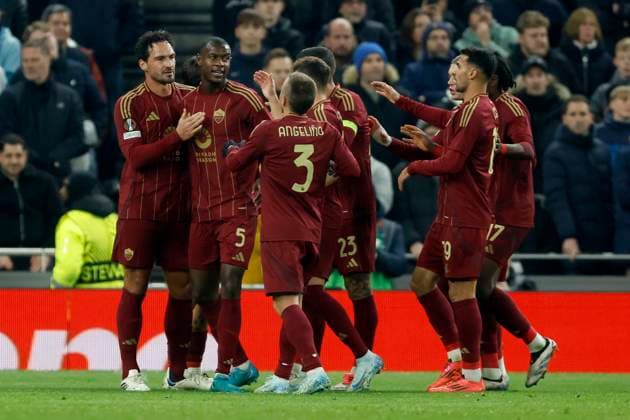 Tottenham Hotspur v AS Roma - UEFA Europa League 2024 25 League Phase MD5 Mats Hummels, Evan Ndicka and Angelino of AS Roma celebrate there 1st goal during the UEFA Europa League 2024 25 League Phase MD5 match between Tottenham Hotspur and AS Roma at Tottenham Hotspur Stadium on November 28, 2024 in London, England. London Tottenham Hotspur Stadium England United Kingdom Copyright: xNigelxFrench Sportsphoto APLx 14052986
