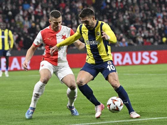 L-R Tomas Holes (Slavia) and Dusan Tadic (Fenerbahce) in action during the UEFA Europa League, 5th round match: SK Slavia Praha - Fenerbahce Istanbul, in Prague, Czech Republic, on November 28, 2024. (CTKxPhoto MichalxKrumphanzl) CTKPhotoP2024112808291  CTKPhotoP2024112808291