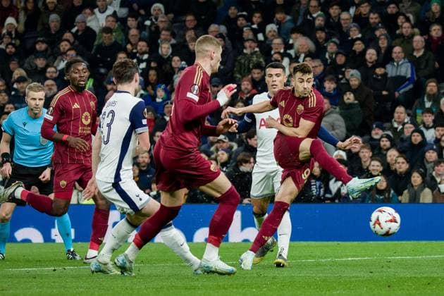 London, England, November 28 2024: Stephan El Shaarawy (92 Roma) scores a goal that is later ruled out as offside during the UEFA Europa League game between Tottenham Hotspur and Roma at Tottenham Hotspur Stadium in London, England. (Pedro Porru SPP) Copyright: xPedroxPorrux xSPPx spp-en-PePoSp-4F8A0142_DxO